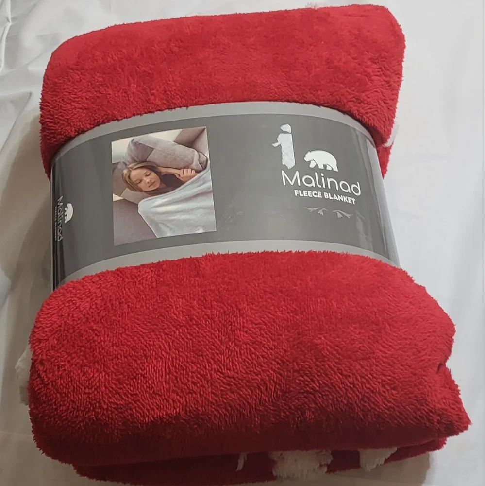 Malinad Red NIP Christmas Santa Clause & Reindeers Fleece/Sherpa Throw Blanket